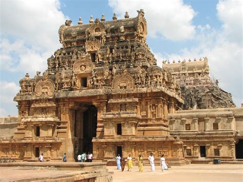 File Brihadeeswarar Temple 02  Wikipedia