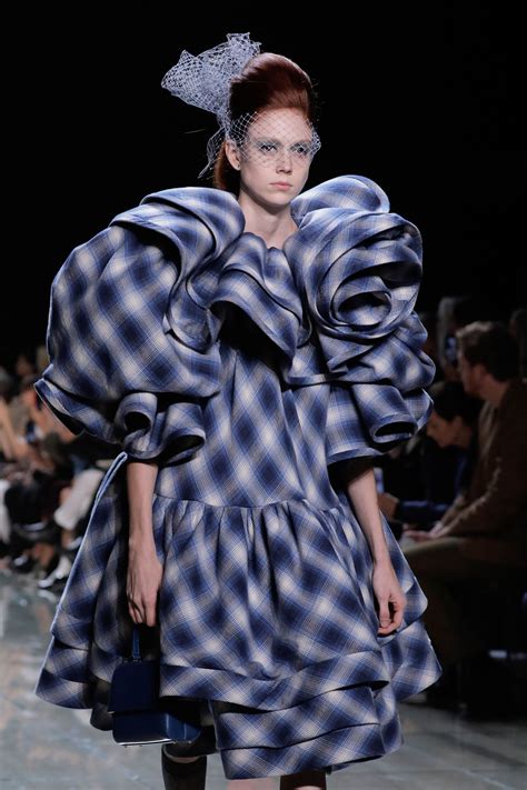 The Fashion World Is Obsessed With This Ridiculously Puffy Trend Fashion Puffy Puffy Sleeves