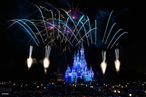 Disney World Will Live Stream Fantasy In The Sky New Years Eve