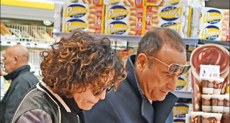 Benvenuto nella pagina della sezione vip dedicata a carlo qui di seguito tutte le notizie in ordine cronologico dedicate a carlo conti a cura della nostra redazione. Carlo Conti spesa al supermercato con Francesca, Matteo e ...