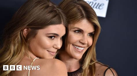 Lori Loughlins Daughter Olivia Jade Sorry For Admissions Scandal Bbc