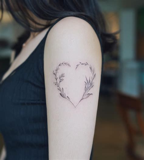 14 Tiny Heart Shaped Tattoos For An Alternative Valentines Day Heart