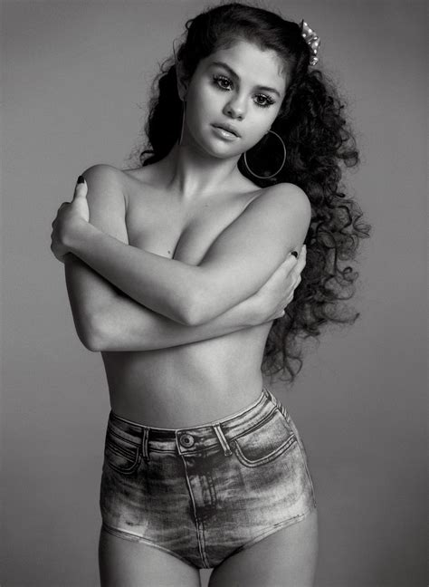 Selena Gomez Braless Sedeboob And See Throu Scandal Planet