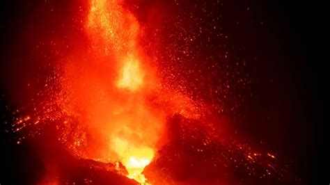Cedió Uno De Los Conos Del Cráter Del Volcán La Palma Se Unieron