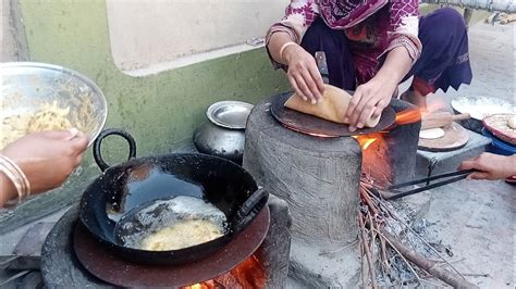 Roti Prepared By Pakistani Village Women Routines Making Bread