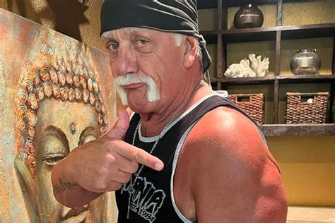 Hulk Hogan Needs A Cane To Walk Following Yet More Surgery Marca
