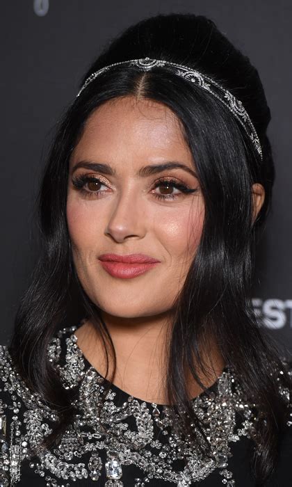 Salma Hayeks Flawless Summer Ready Makeup Get The Look