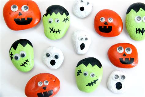 Spooky Tic Tac Toe Game With Halloween Painted Rocks