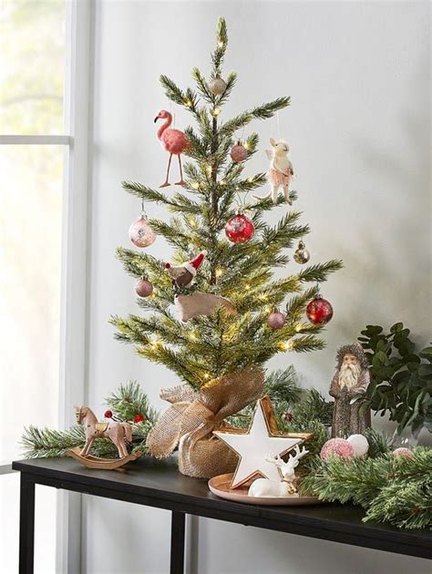 20 Decorating Small Christmas Trees