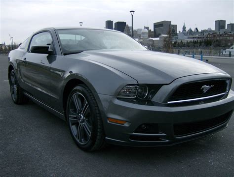 2013 Mustang V6 Black Models Picture