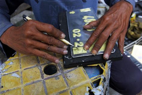 Perubahan Warna Pelat Nomor Kendaraan Mulai Diterapkan Bulan Ini