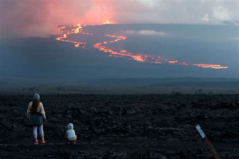 Photos Mauna Loa Volcano Erupts In Hawaii Cnn