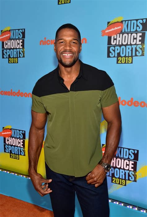Michael strahan , in full michael anthony strahan , (born november 21, 1971, houston, texas, u.s.), american professional gridiron football player who, playing defensive end for the new york giants. Michael Strahan Breaks Silence On Explosive Live Departure ...