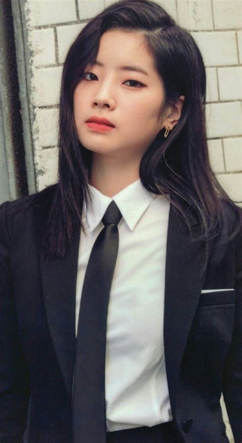 Menawan 10 Potret Manis Dahyun Twice Dengan Rambut Hitam Panjang