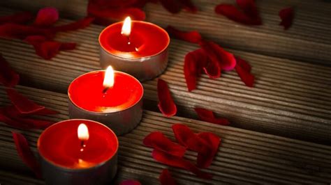 Rituales con velas de colores que te atraerán la energía el amor y el trabajo