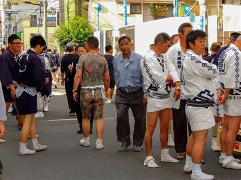 what is the yakuza in japan and are they still active