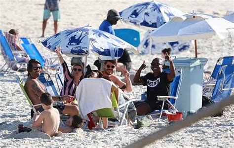 Os dois ficaram juntos até 2019, quando anunciaram nas redes sociais que estavam se separando. Fernanda Souza e Thiaguinho curtem dia de praia com amigos ...