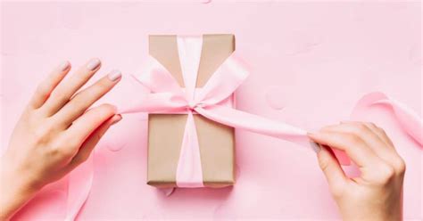 My girlfriend who is 24 has gotten involved in the current i think i have picked out everything i will be giving! 15 Unusual, Fun, and Unique Gift Ideas for Wife Who Has ...