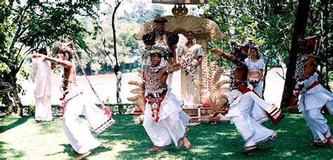 Choosen candid photographer for your wedding. Sri Lanka Kandy Wedding