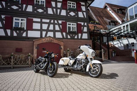 First Class Logieren Und Auf Der Harley Durch Den Schwarzwald Cruisen