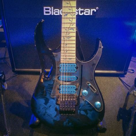 The jem77p blue floral pattern is the signature guitar for steve vai. Ibanez Steve Vai Signature Premium JEM77P in Blue Floral ...
