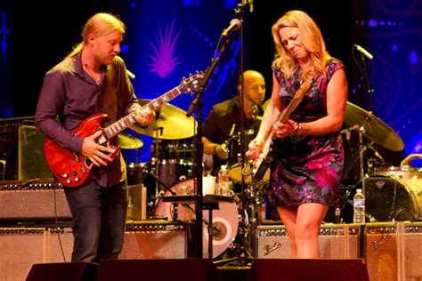 Music Review Tedeschi Trucks Band Bring Their Best To The Fitzgerald Theater Twin Cities