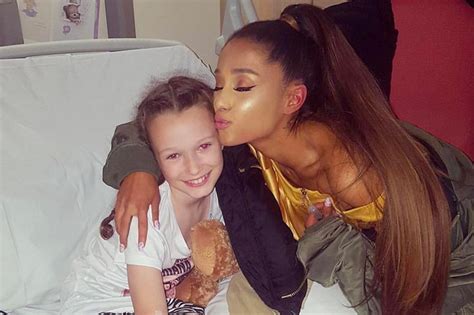 Ariana Grande Rend Visite Aux Victimes De L’attentat De Manchester