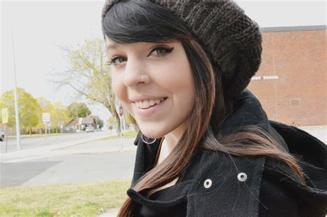 Red may seem permanently tattooed on gwen stefani's lips, and her hair has almost always been when she rocked crop tops and bindis in the 90s, she did it blonde. Gwen Stefani Blue Hair | Celebrity big brother 2014