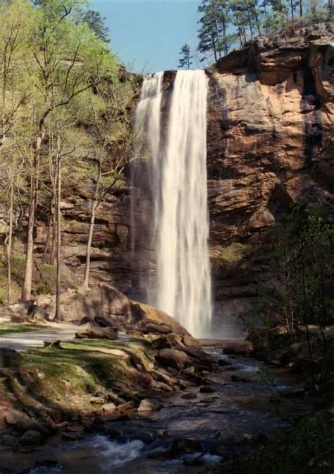Beautiful Toccoa Waterfall In Georgia Georgia Travel Things To Do