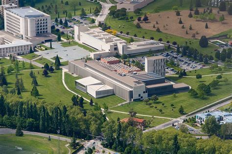 Primera titulada de magíster gestión territorial de recursos naturales. UNAV en Chile on Twitter: "El campus de la @unav desde lo ...