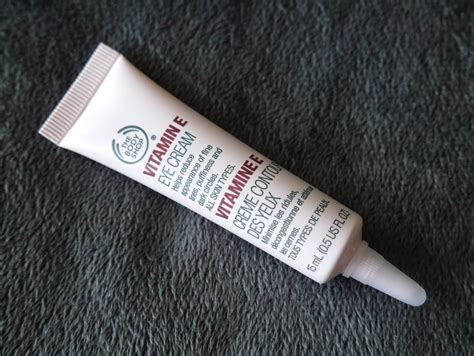 It's formulated with three precious seed oils including black cumin seed oil (rich in antioxidants), camellia seed oil (high in oleic acid) and rosehip seed oil (rich in omega. REVIEW: The Body Shop Vitamin E Eye Cream / Reflection of ...