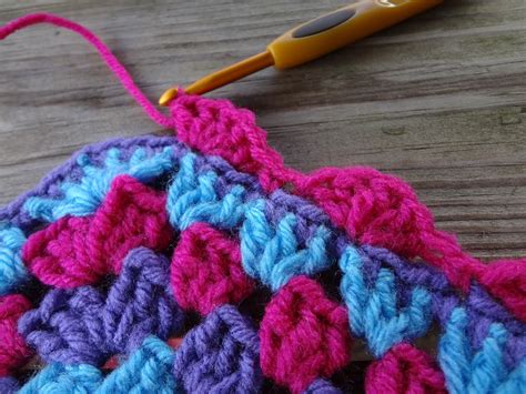 See more of the edge on facebook. Fiber Flux: How to crochet scallops around a square