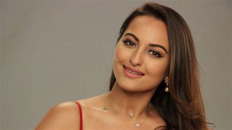 Bollywood Actress Sonakshi Sinha Did Not Appear In Moradabad Court In A Fraud Case धोखाधड़ी