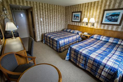 Standard Room Two Queen Size Beds Marystown Hotel And Convention Centre