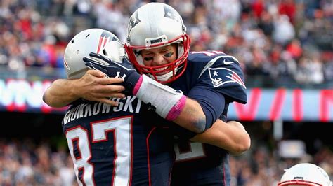 Tom Brady Reacts To Rob Gronkowski Trade Run It Back Sporting News
