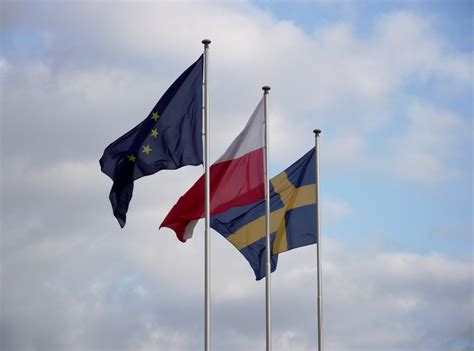 무료 이미지 하늘 바람 깃발 푸른 구름 스웨덴 폴란드 돛대 유럽 연합 미국 국기 지구의 분위기