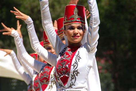 Dancers In Turkey Dance Like No One Is Watching World Dance Dancer