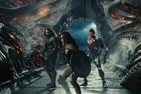 The trailer reveals a redesigned steppenwolf, and warner bros. Zack Snyder shares brief teaser of Justice League before ...