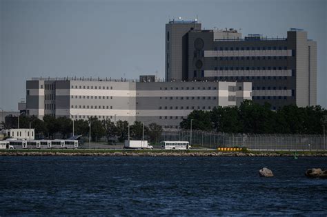 Rikers Island Inmate Swipes Officers Uniform From Gym To Pose As Guard — And Nearly Escapes