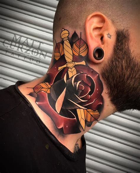 Tatuagem de rosa no pescoço Vejam mais inspirações de tatuagens no pescoço no blog Marco da