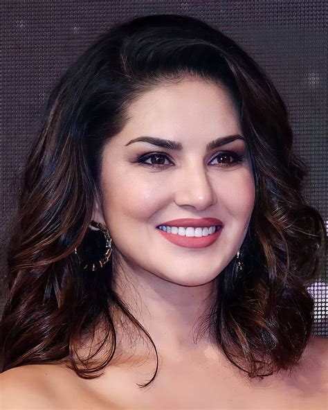 Sunny Leone Actress Bonito Bollywood Cute Love People Smile Hd Phone Wallpaper Peakpx