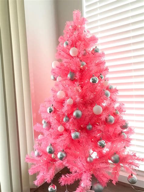 Think Pink The Story Of A Christmas Tree Samelias Mum