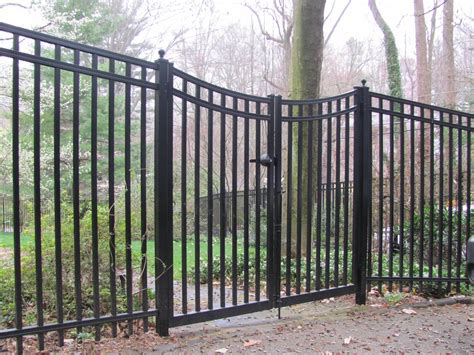 Black Industrial Aluminum Fence And Gate For Security And Privacy