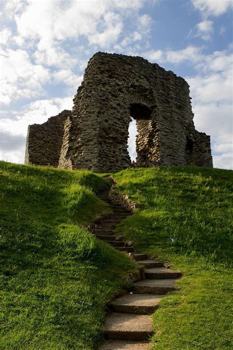 Castle Ruins Ancient England Uk Brittan Sky History
