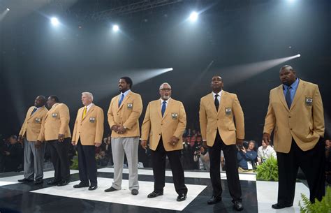 New Members Enter Nfl Hall Of Fame Chicago Tribune