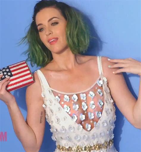 Katy Perry Seins Et Mamelons Photos C L Brit Nue