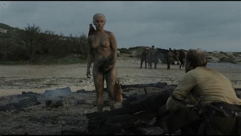 Emilia Clarke Nude Topless Very Hot In Game Of Thrones S E Hdtv P