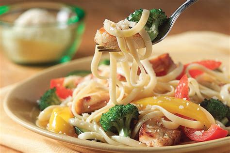 Stir in cooked pasta, chicken, dressing and tomatoes. Chicken Pasta Primavera - Kraft Recipes