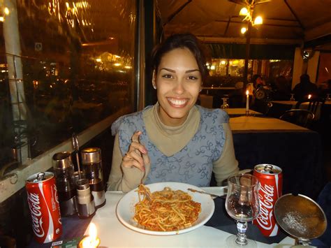 As Pessoas De Roma Gostam De Vinho E Macarrão