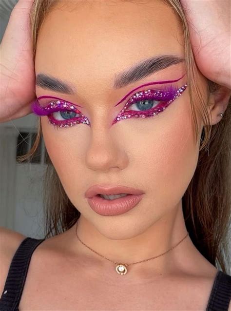 30 Glitter Holiday Makeup Looks And Ideas For 2023 Lilyart Glitter